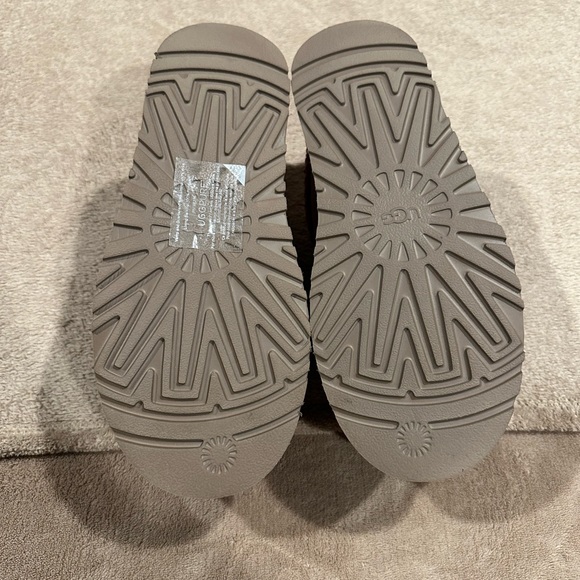 Women’s Size 9 Ugg Tazz Platform Slippers. BRAND NEW NEVER WORN! Not FAKE! - Picture 7 of 10